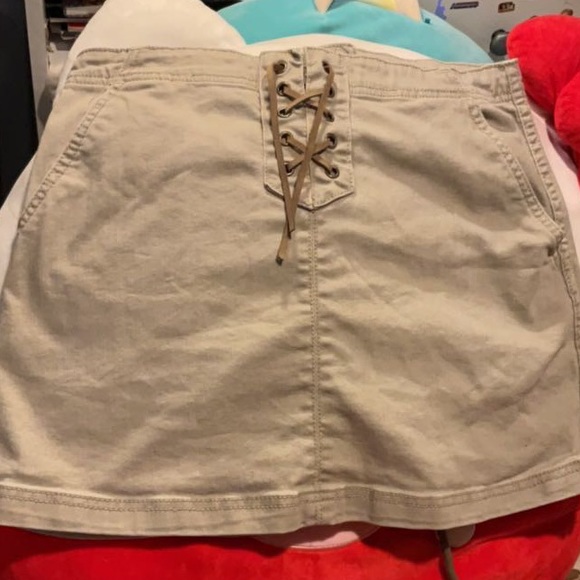 Aeropostale Khaki Beige Zipper Skirt size 8 leather ties - Picture 2 of 6